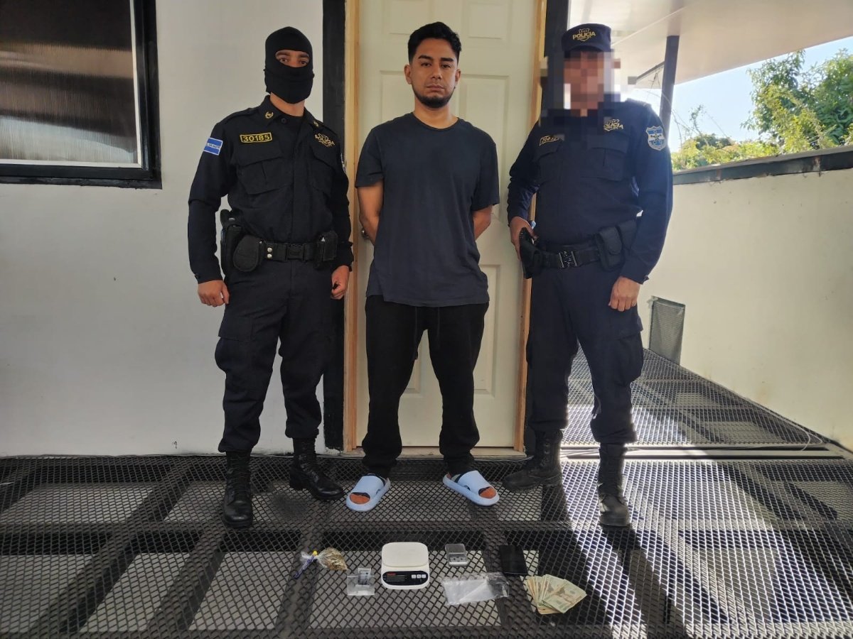 Hombre acusado de tráfico de drogas en Chalatenango y San Salvador seguirá en prisión provisional Hombre acusado de tráfico de drogas en Chalatenango y San Salvador seguirá en prisión provisional