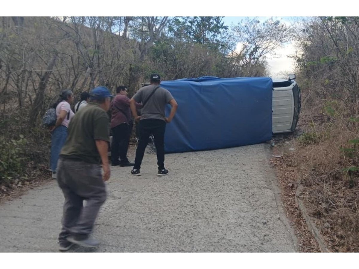 Seis personas resultan heridas tras volcamiento de camión en Chalatenango
