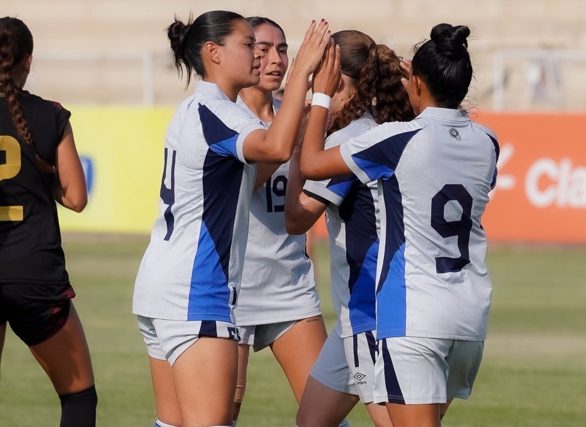 Selecta femenina de El Salvador impone su dominio con goleada 4-0 sobre Perú en partido de preparación