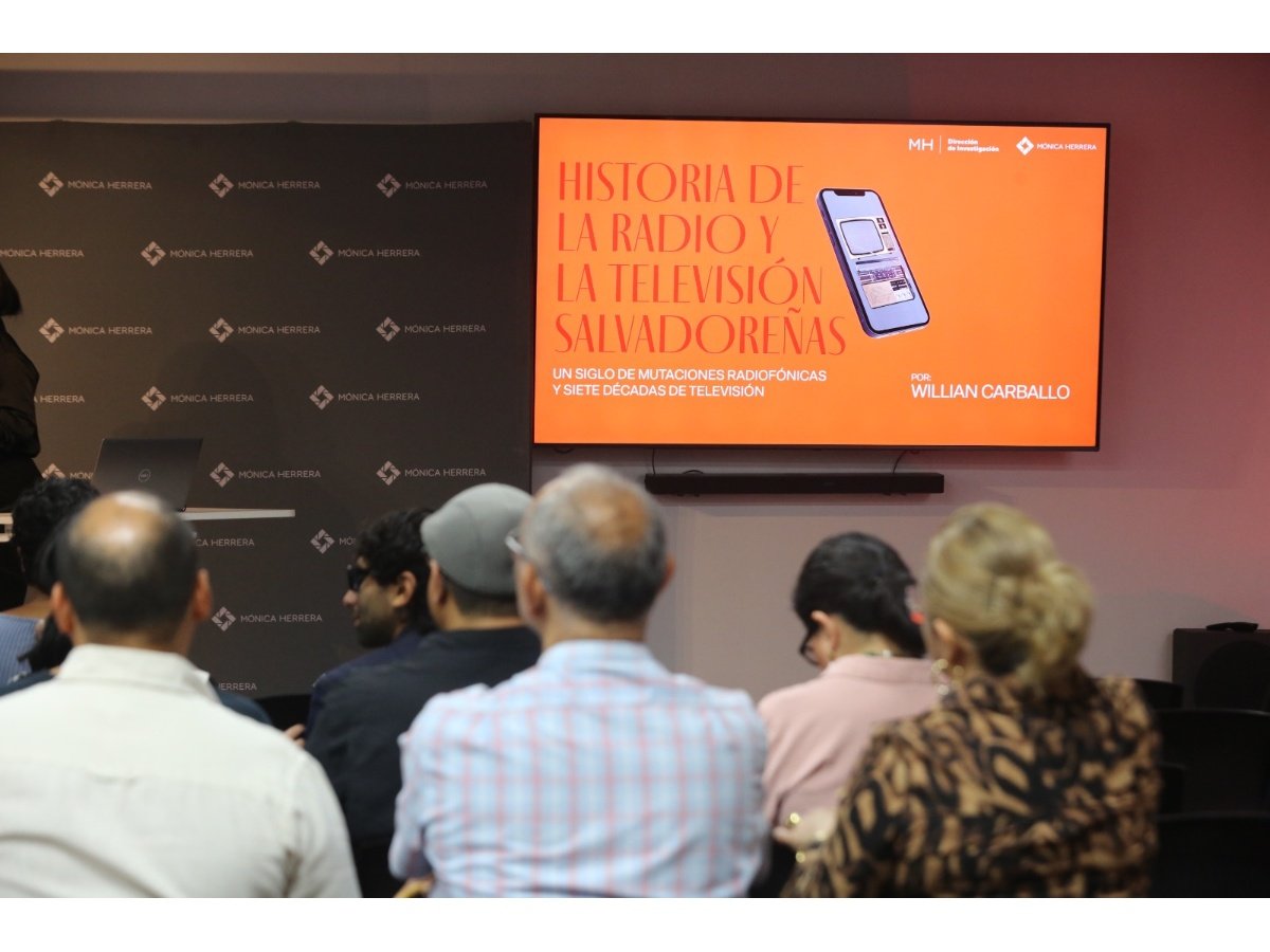 Escuela Mónica Herrera presenta libro sobre historia de radio y televisión en El Salvador