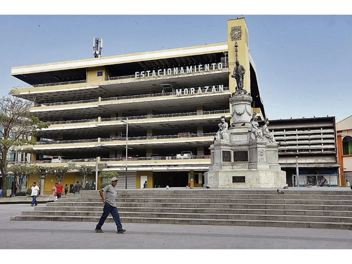 Más de 3,500 espacios de parqueo en el centro histórico de San Salvador: guía para encontrar el lugar ideal