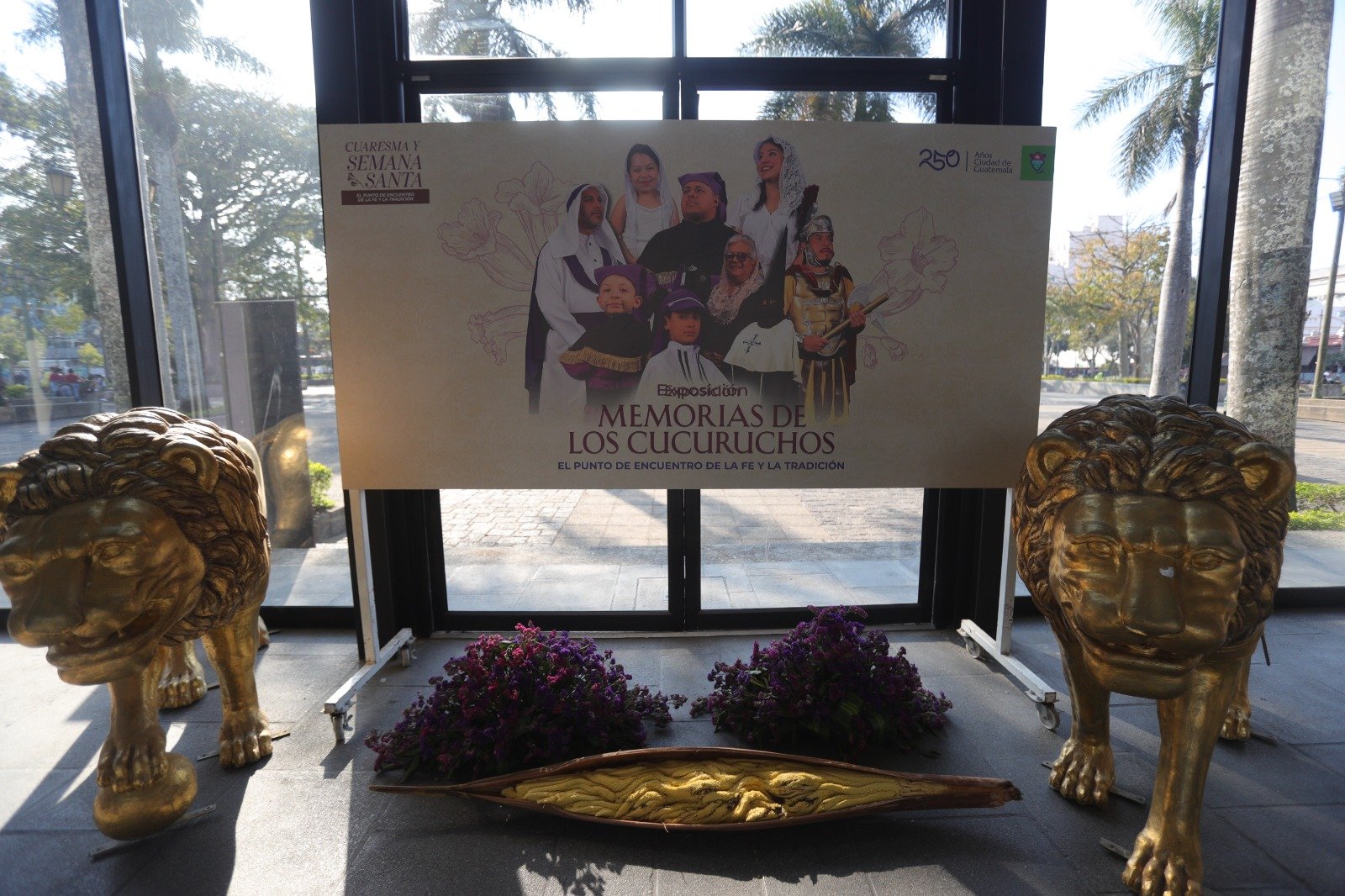 “Memorias de los Cucuruchos”: exposición en Guatemala honra la tradición y fe de los cargadores