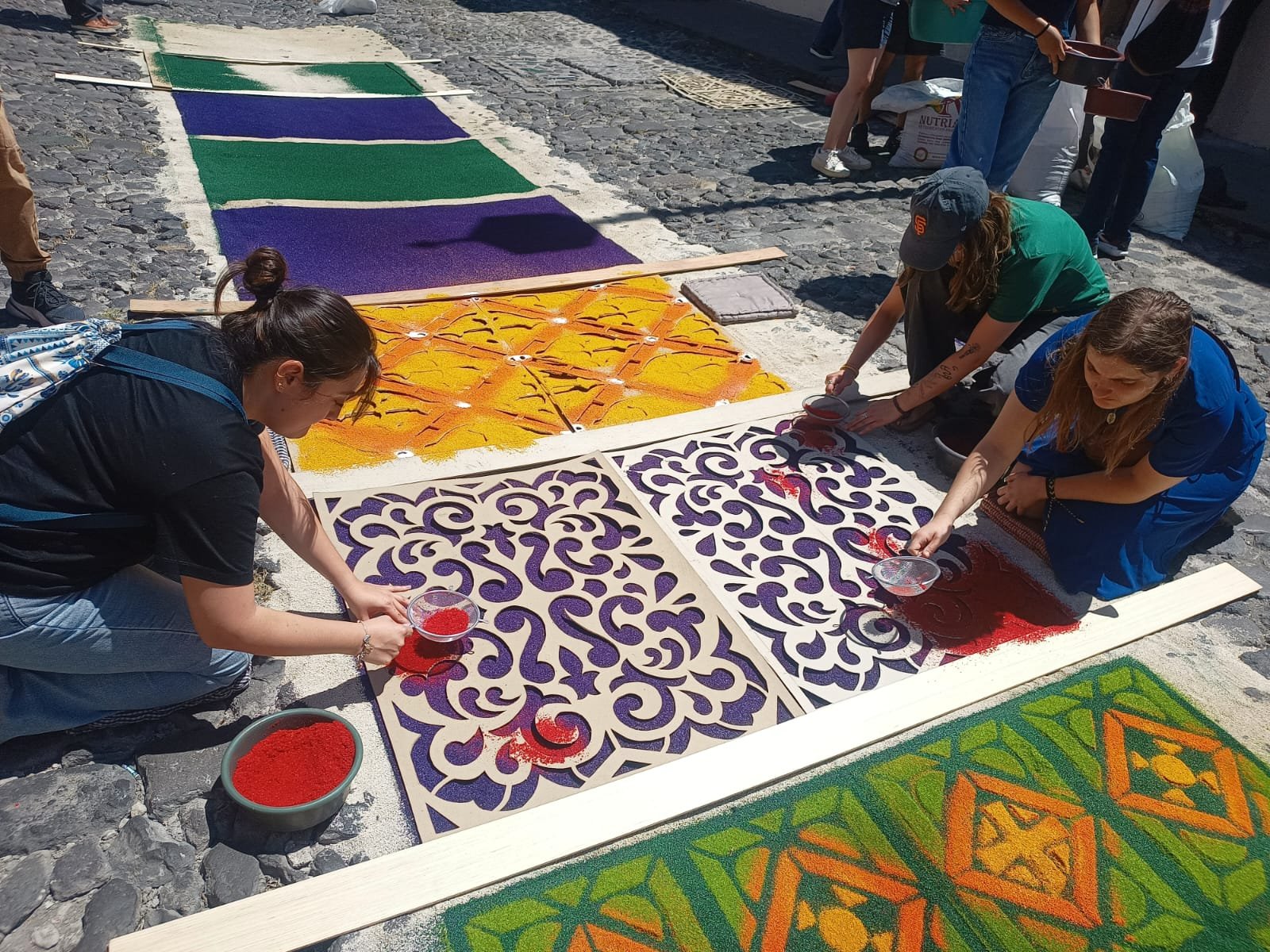 Talleres de alfombras de Cuaresma y Semana Santa: tradición y arte efímero en Guatemala