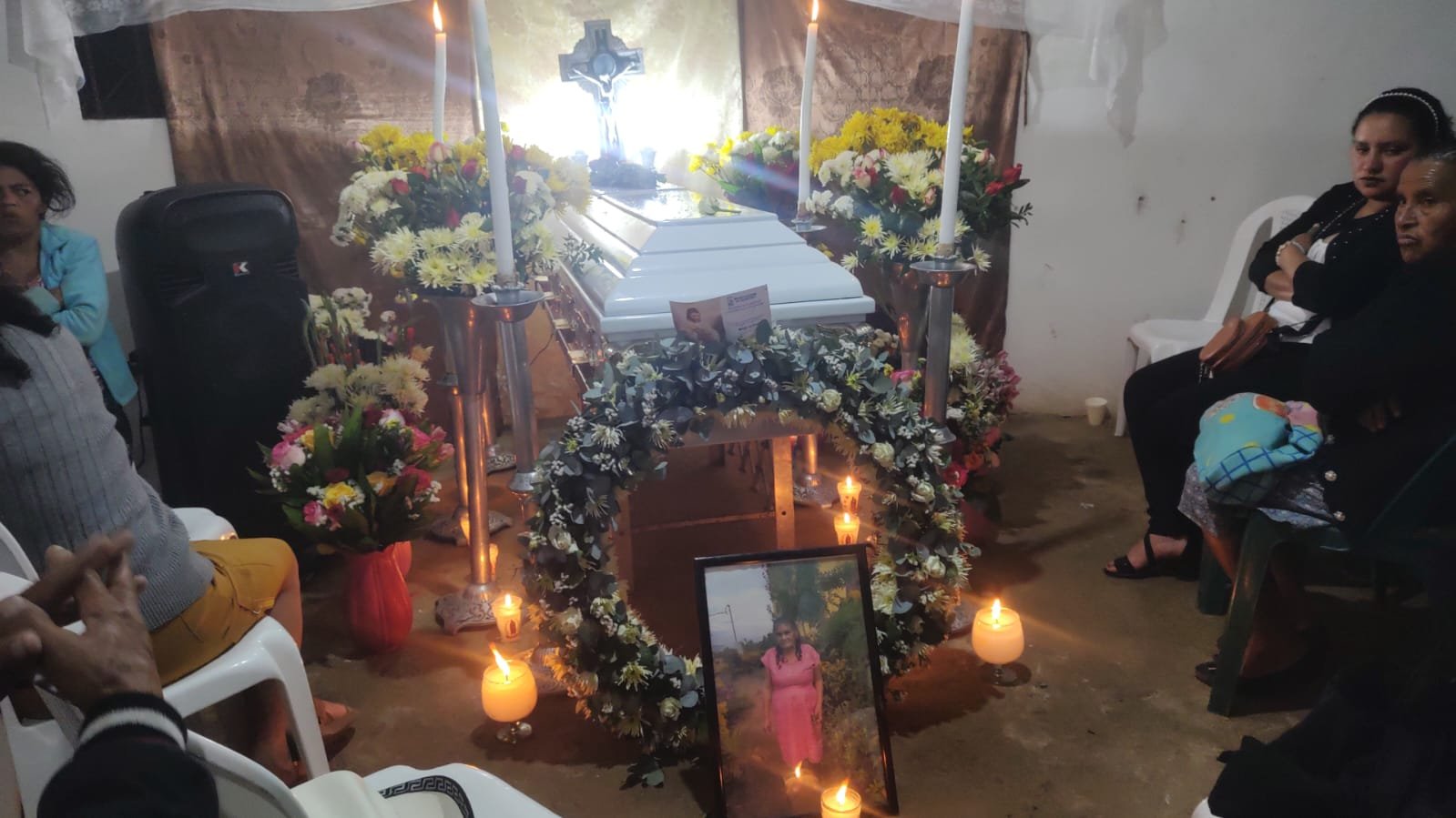 Comunidad de El Pepinal llora víctimas de vuelco de bus y exige justicia tras tragedia en Laguna Seca