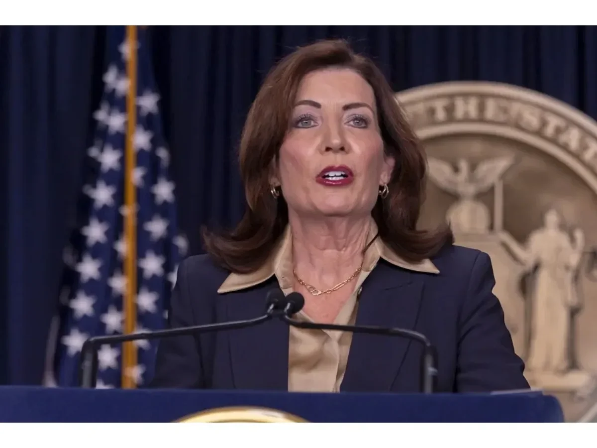 Gobernadora de Nueva York exige a Casa Blanca detener redadas agresivas de ICE