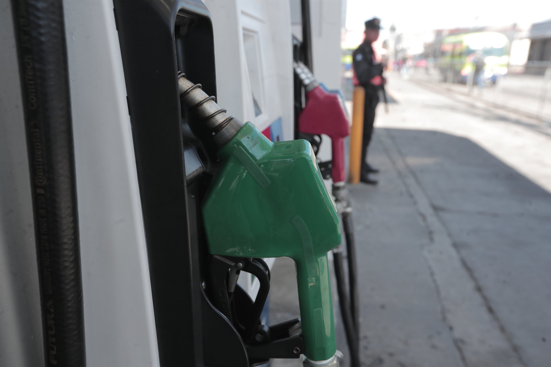 Precios de gasolinas en Guatemala suben Q3 por tensiones en el estrecho de Ormuz