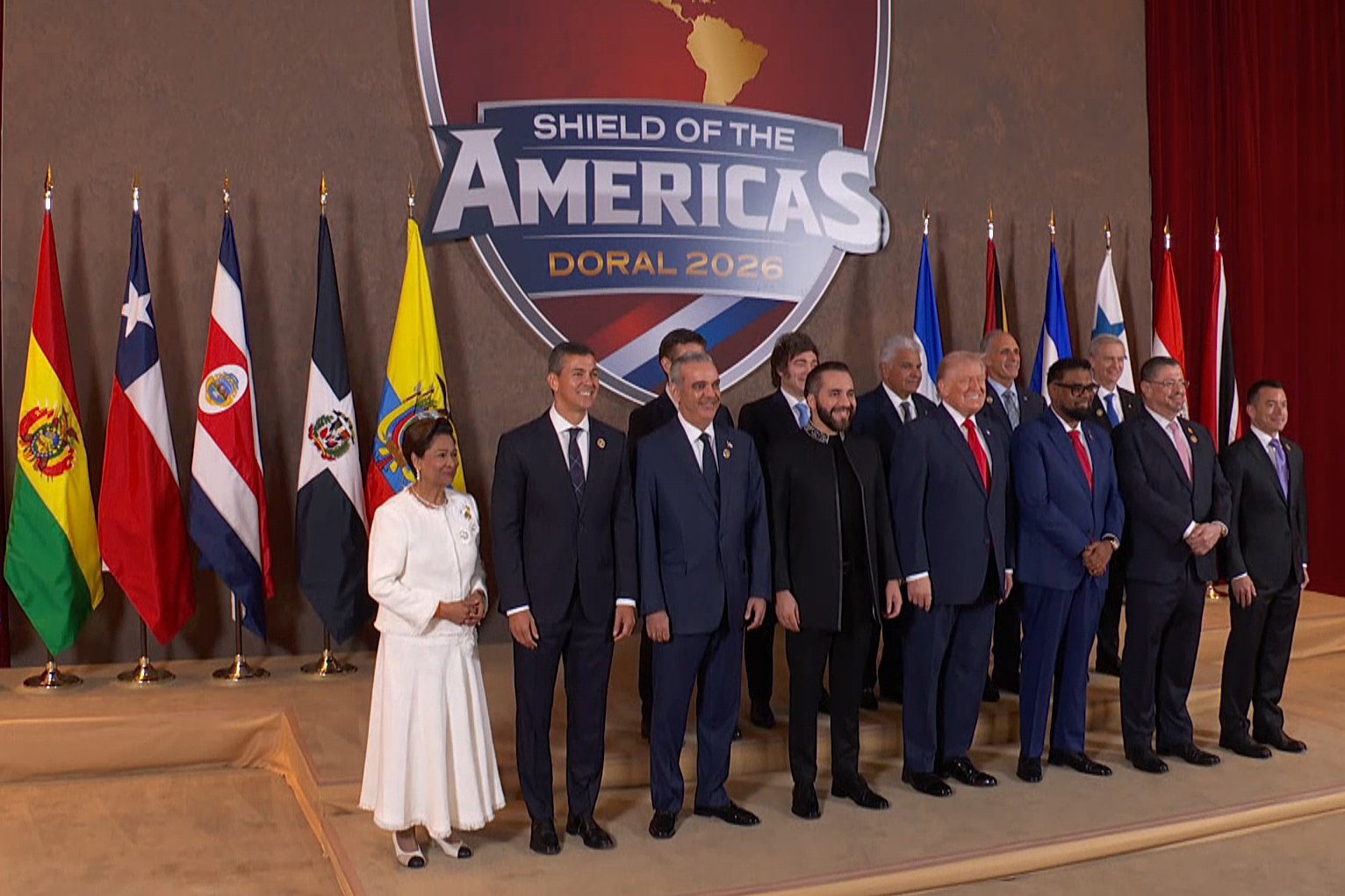 Trump comenta sobre el español en cumbre con líderes latinoamericanos en Miami Trump comenta sobre el español en cumbre con líderes latinoamericanos en Miami