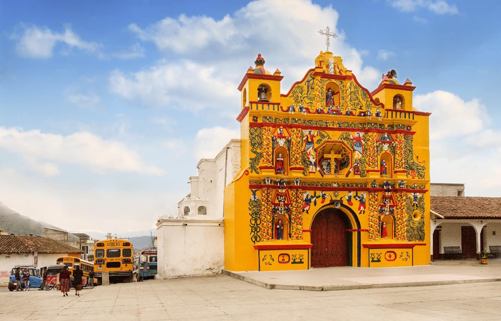 Comunidad de San Andrés Xecul defiende restauración de su iglesia ante supervisión oficial