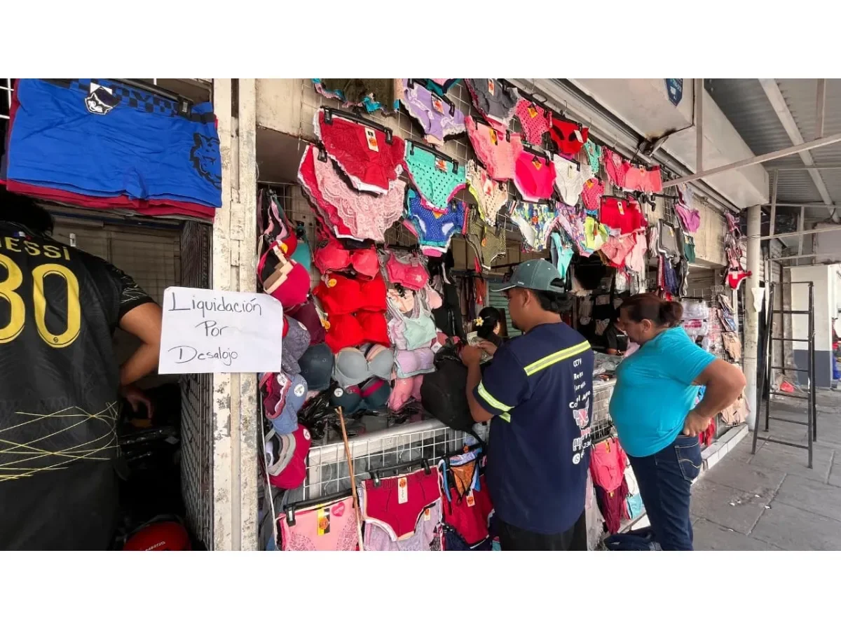 Comerciantes enfrentan incertidumbre por desalojo y liquidación en Plaza 14 de Julio, San Salvador