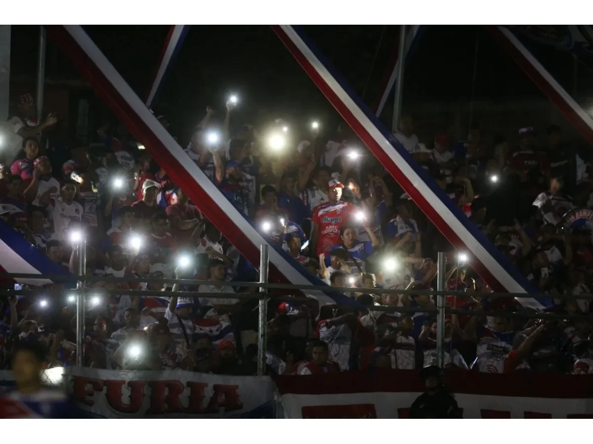 Suspendido el partido Firpo vs Águila por fallas eléctricas en el estadio Sergio Torres Rivera