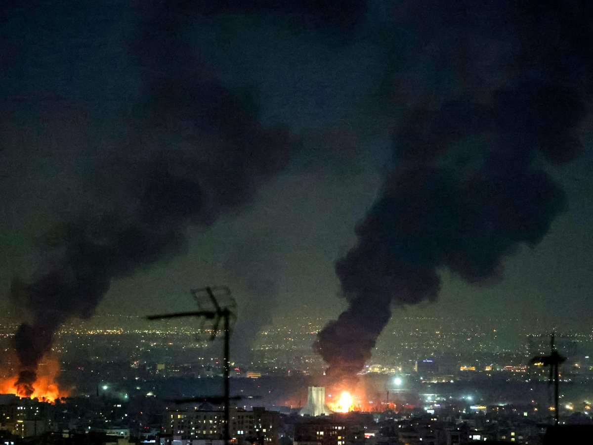 Conflicto en Oriente Medio se intensifica con bombardeos israelíes y amenazas de EE. UU. contra Irán