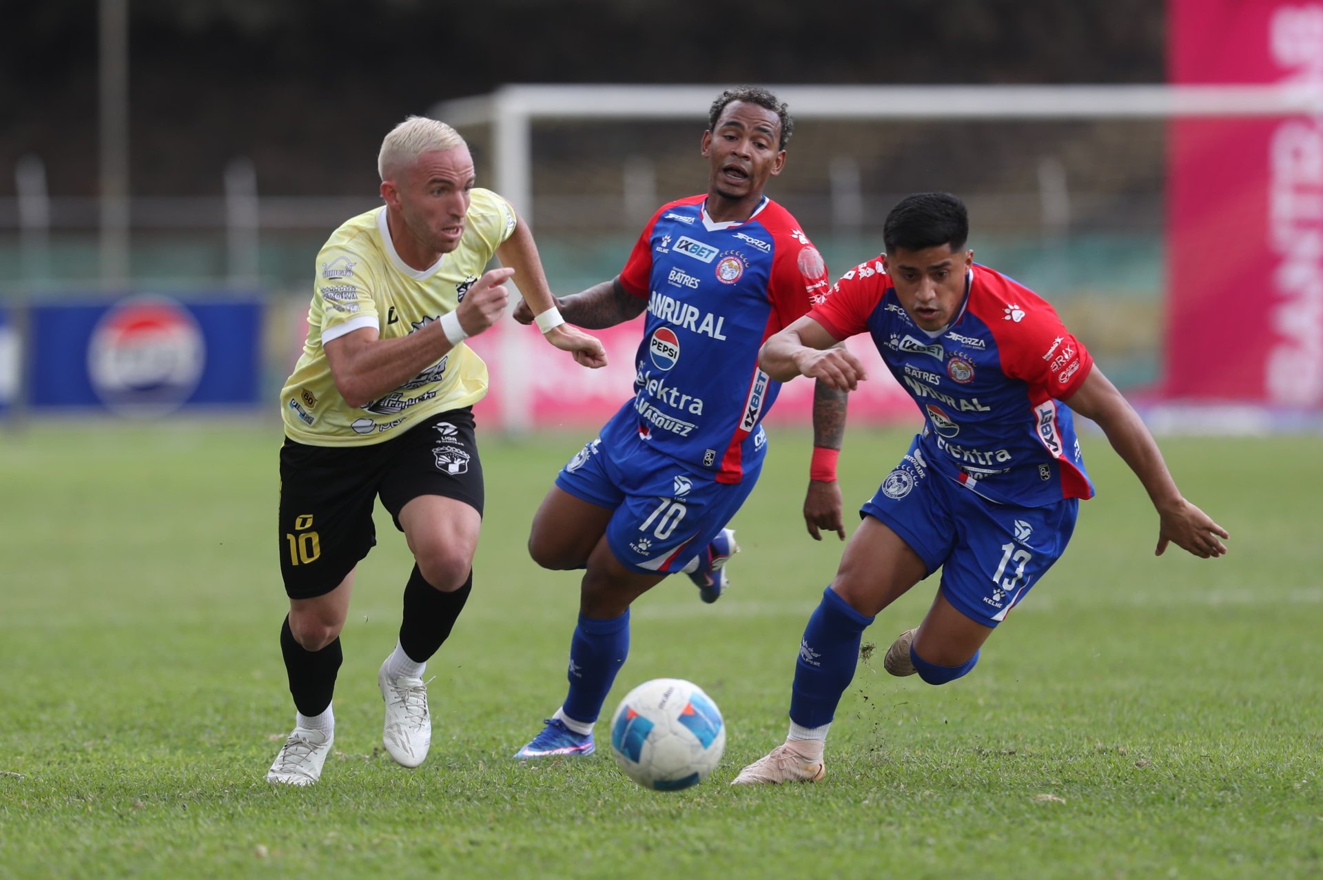 Aurora y Xelajú MC empatan sin goles en el estadio Guillermo Slowing en la jornada 12 del Clausura 2026