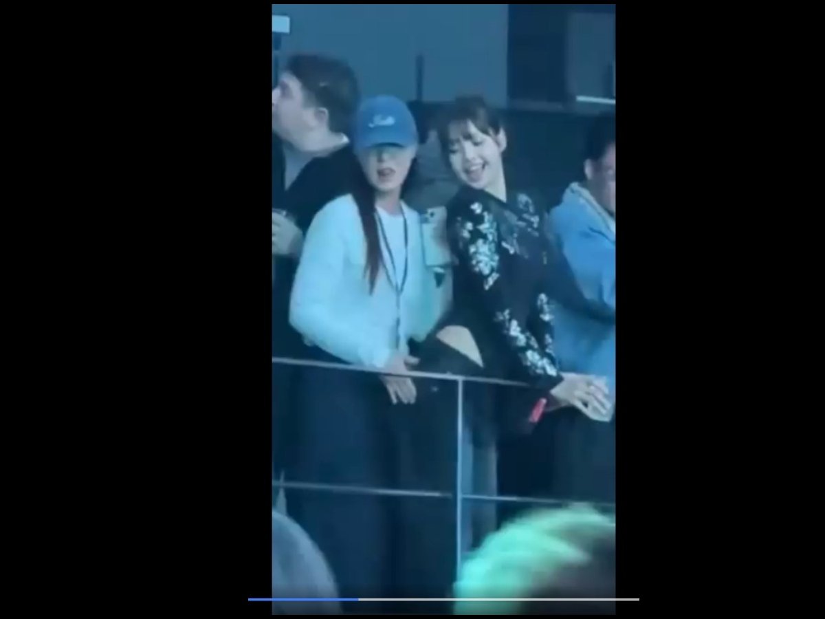 Lisa de Blackpink asiste al concierto de Bad Bunny en Japón y genera gran impacto en redes sociales Lisa de Blackpink asiste al concierto de Bad Bunny en Japón y genera gran impacto en redes sociales