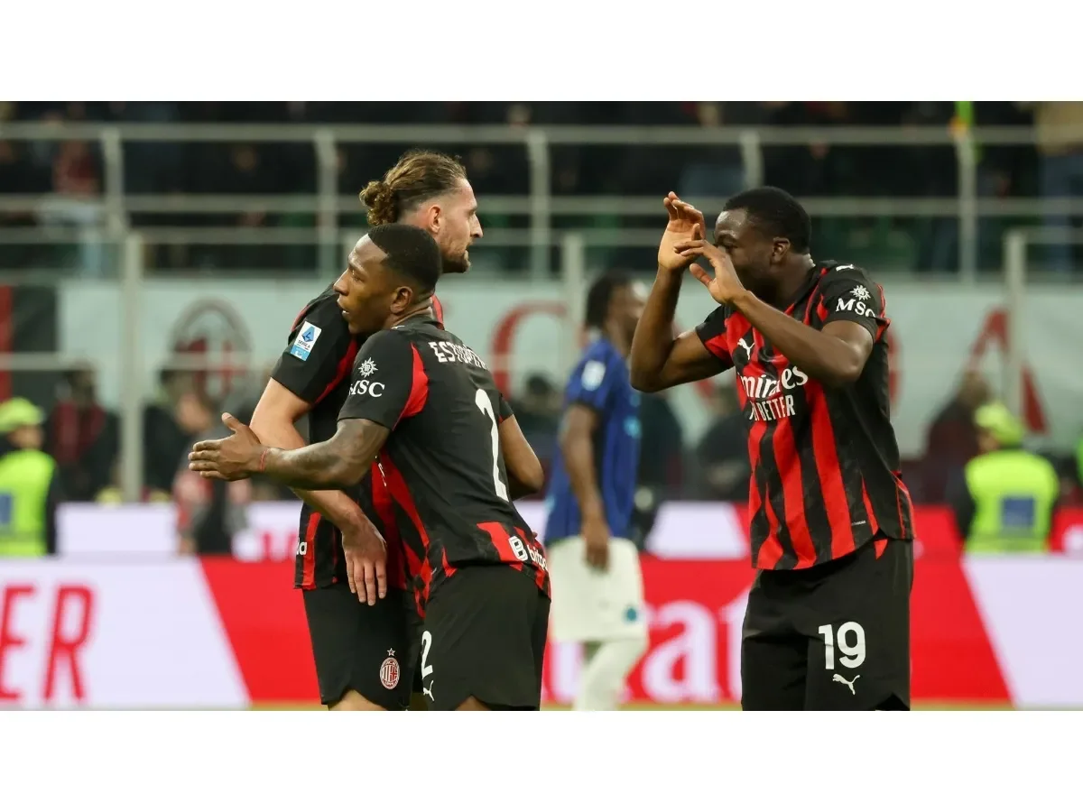 El Milan derrota al Inter en el derbi milanés y reaviva la lucha por el título