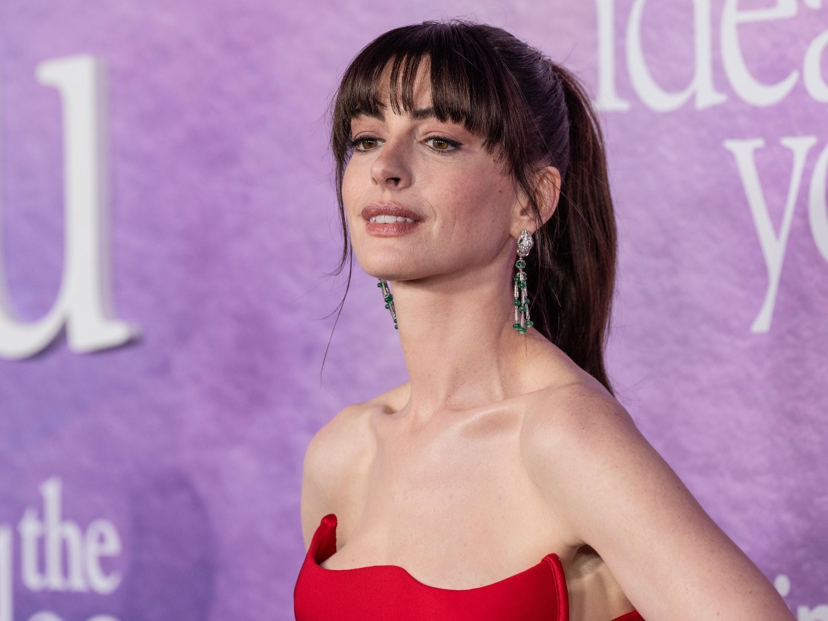 Anne Hathaway debuta en la música pop con ‘Burial’ para la película ‘Mother Mary’ de A24 Anne Hathaway debuta en la música pop con ‘Burial’ para la película ‘Mother Mary’ de A24