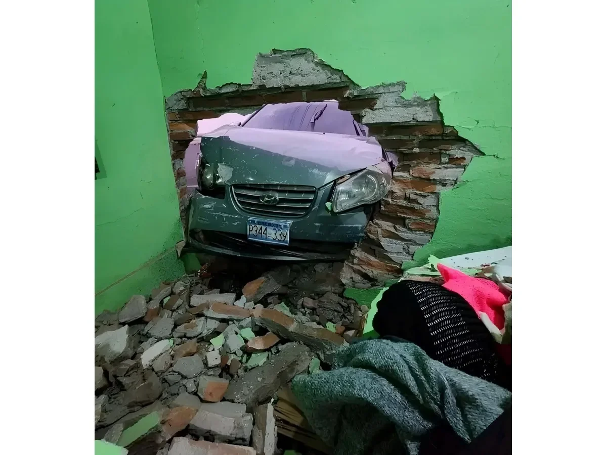 Conductor en estado de ebriedad impacta contra vivienda en Zacatecoluca sin causar heridos