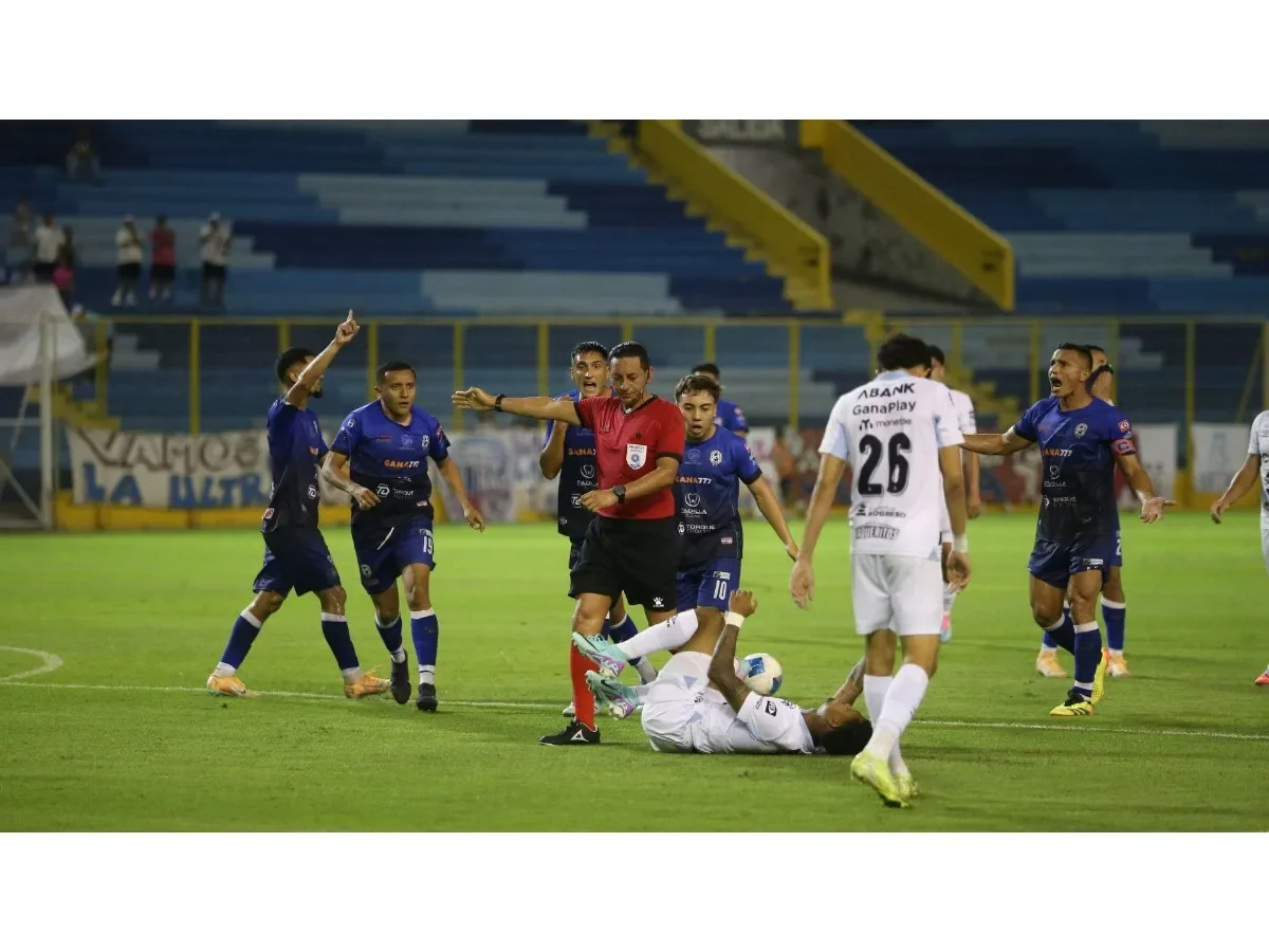 Primera vuelta del Clausura 2026: destaque y controversias arbitrales en el fútbol salvadoreño