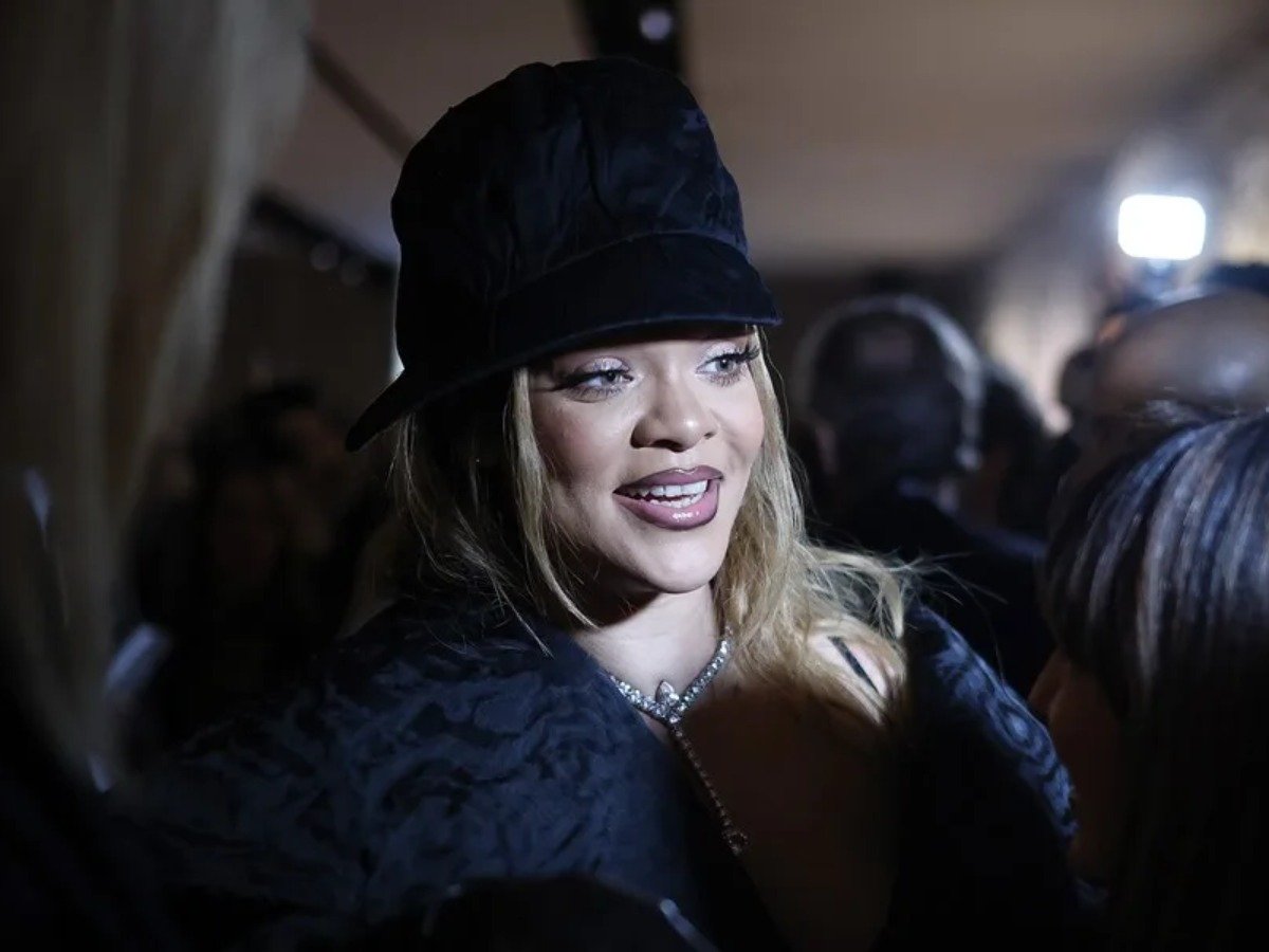 Disparos contra la residencia de Rihanna en Beverly Hills mientras estaba en casa Disparos contra la residencia de Rihanna en Beverly Hills mientras estaba en casa