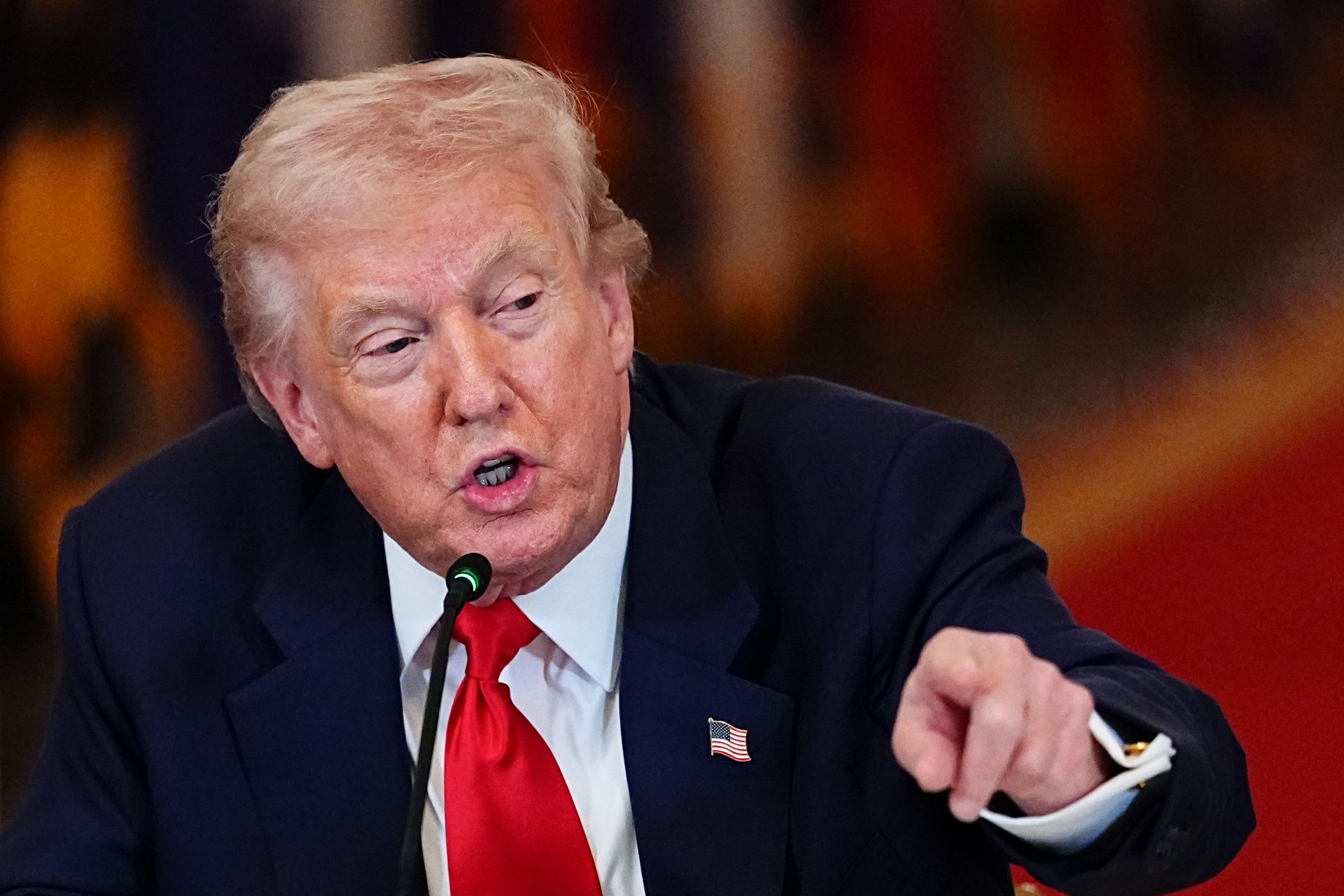 Trump califica como \'pequeño precio a pagar\' el alza en gasolina por conflicto con Irán