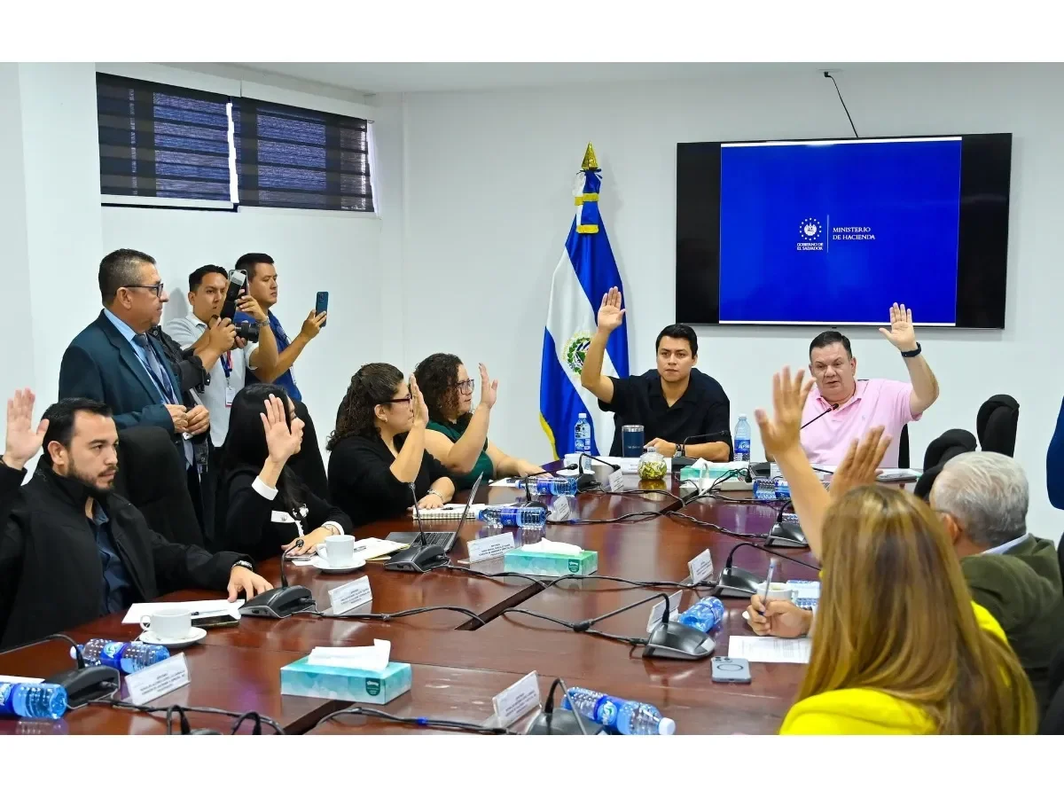Comisión de Hacienda aprueba ratificación de préstamo para infraestructura vial y refuerzos presupuestarios en El Salvador