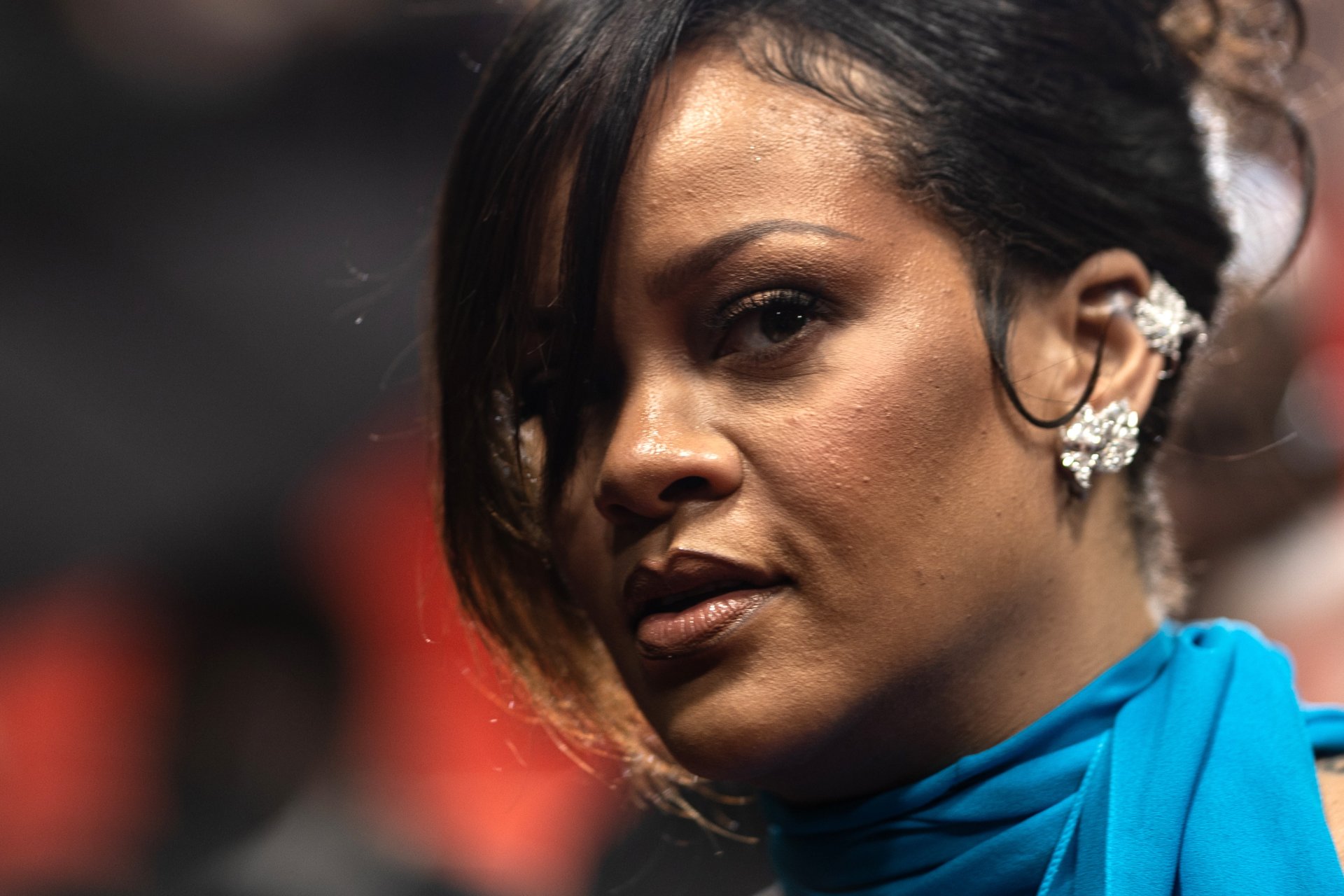 Mujer es arrestada tras disparar contra residencia de Rihanna en Beverly Hills