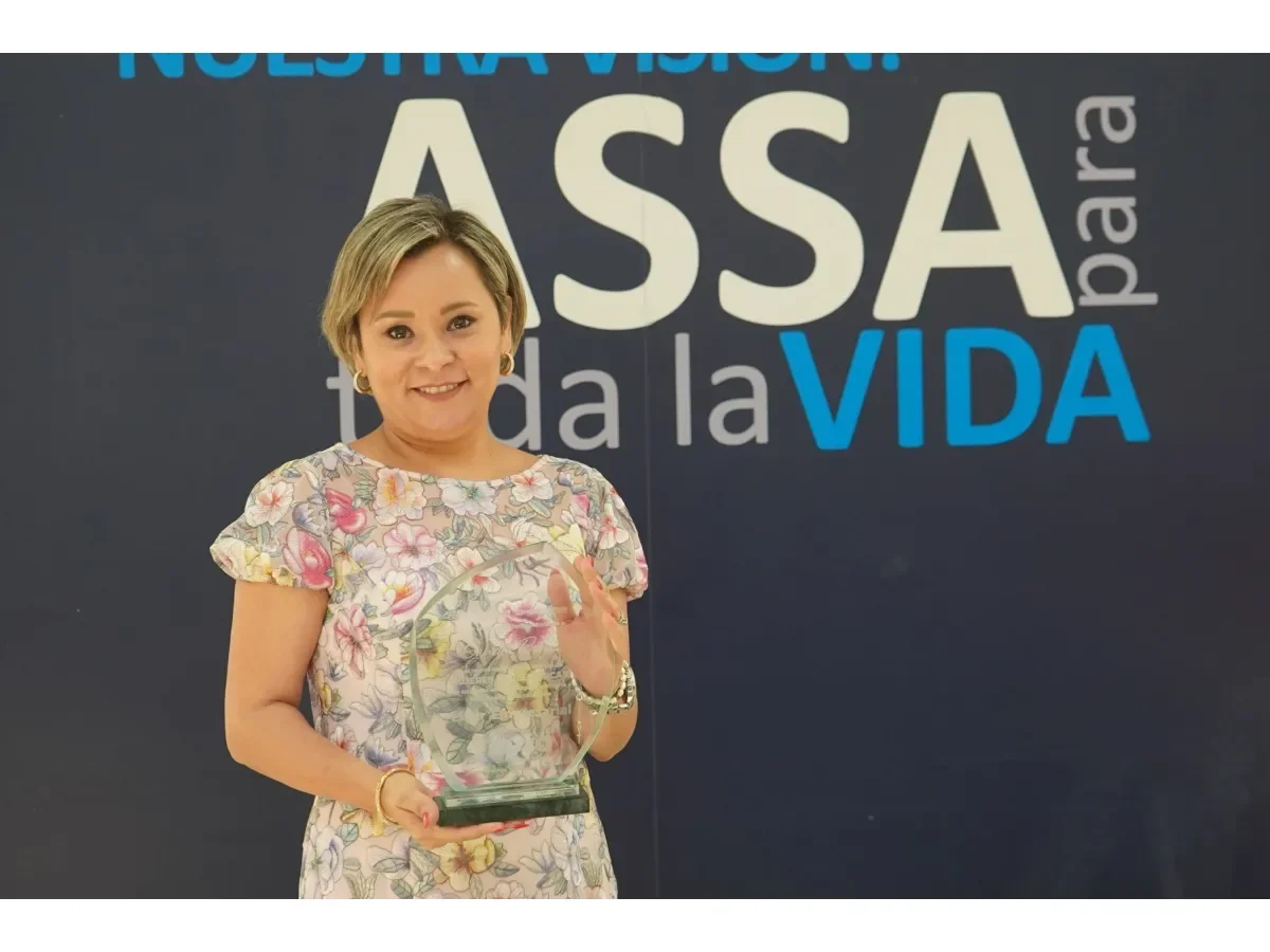 Reconocen el liderazgo femenino en El Salvador con Mujeres Emblemáticas 2026