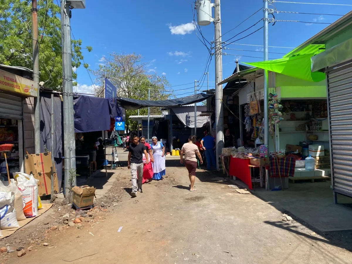 Ministerio de Obras Públicas entrega compensación económica a comerciantes de San Miguel por reubicación temporal