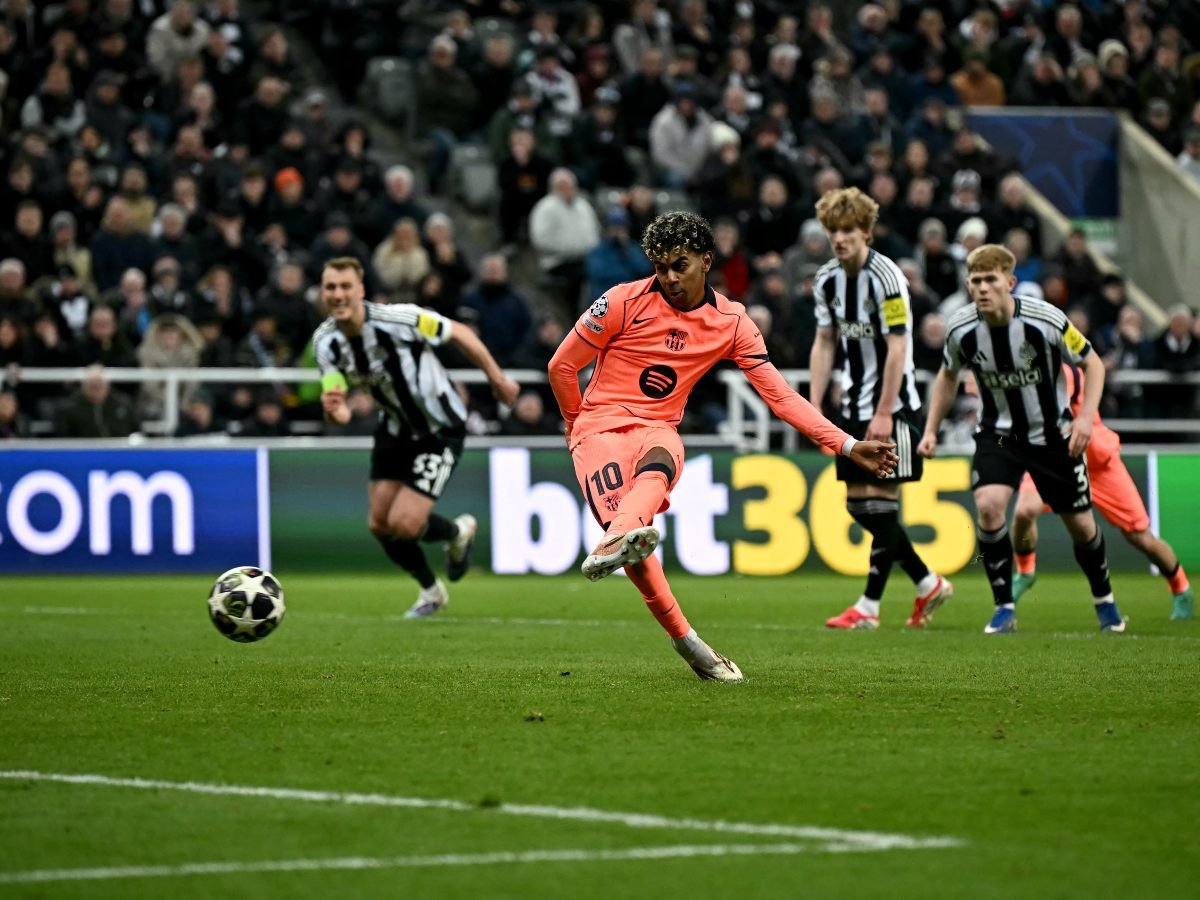 Barcelona rescata empate agónico en Newcastle con penal decisivo de Lamine Yamal