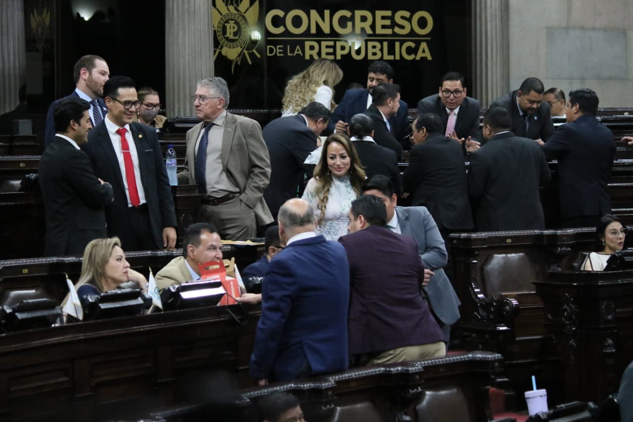 Oficialismo y oposición logran acuerdo para elegir magistrados del Tribunal Supremo Electoral en Guatemala