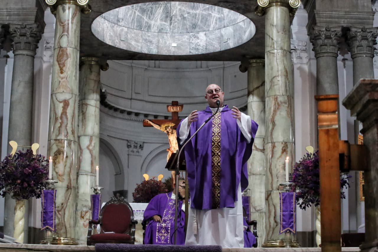 Las 14 frases más destacadas del padre DJ Guilherme durante misa en la Catedral Metropolitana de Guatemala