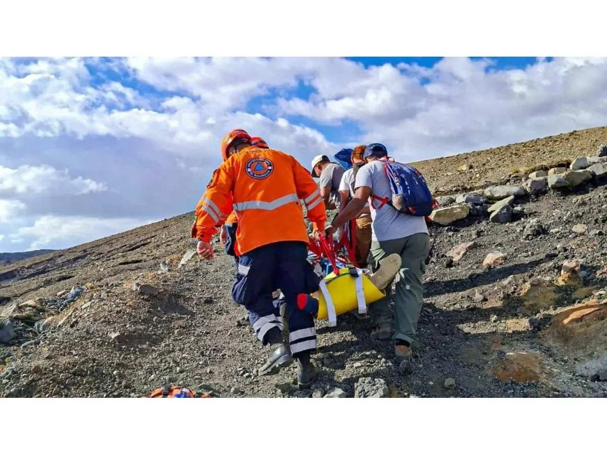 Turista estadounidense fallece en el volcán de Santa Ana y su cuerpo fue recuperado por autoridades