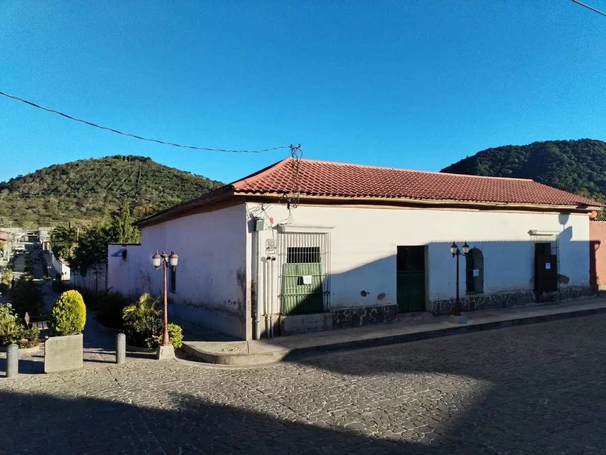 Restauran emblemática casa centenaria en Apaneca para impulsar el comercio del café