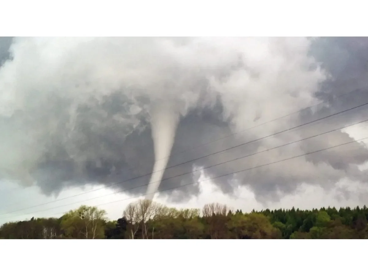 Tormentas severas y tornados causan daños significativos en Illinois e Indiana