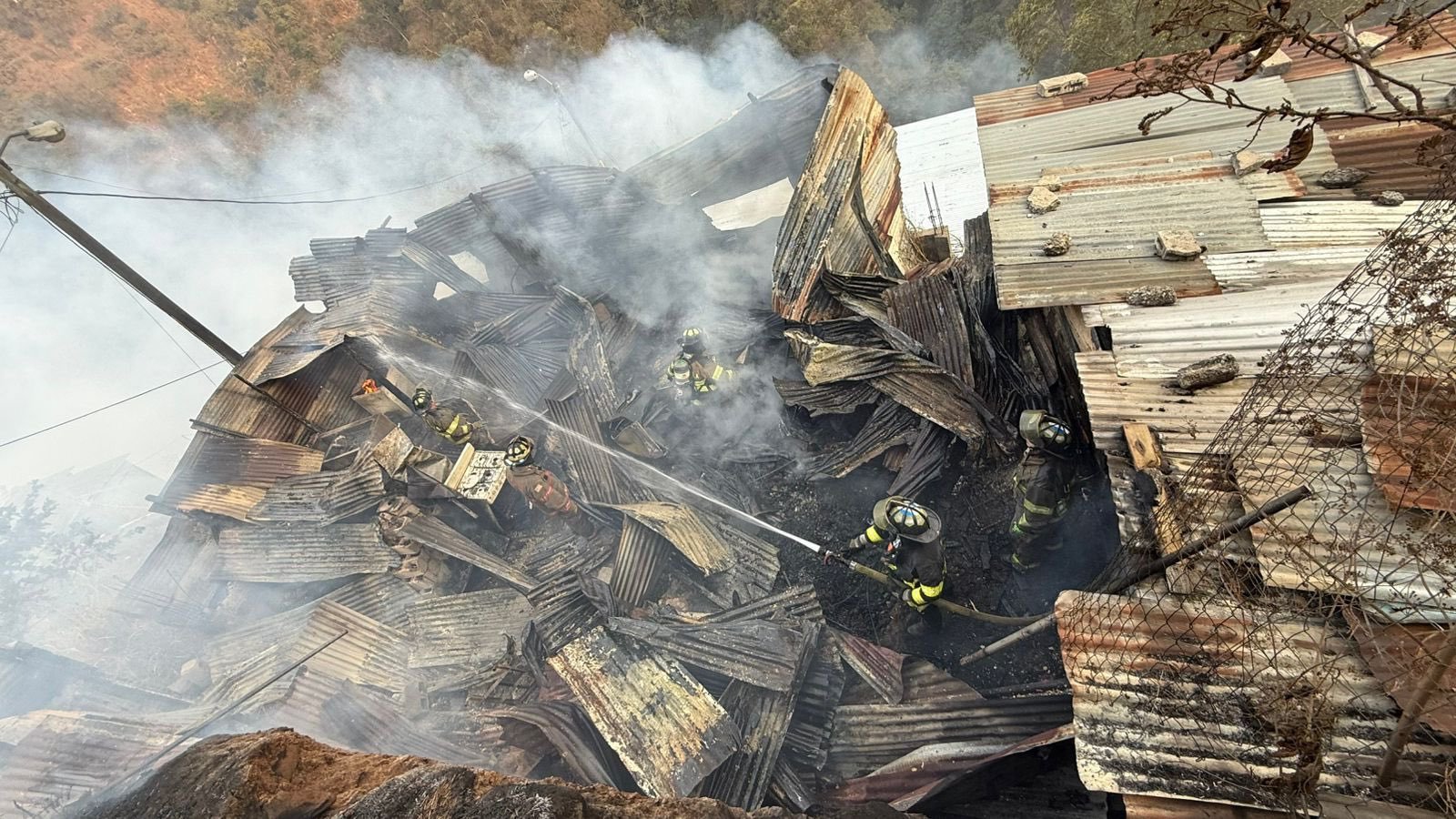 Incendio consume más de 25 viviendas en colonia Amparo II, zona 7; continúan labores de emergencia