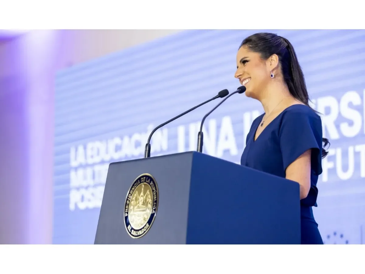 Primera Dama Gabriela de Bukele destaca avances en educación inicial en foro internacional
