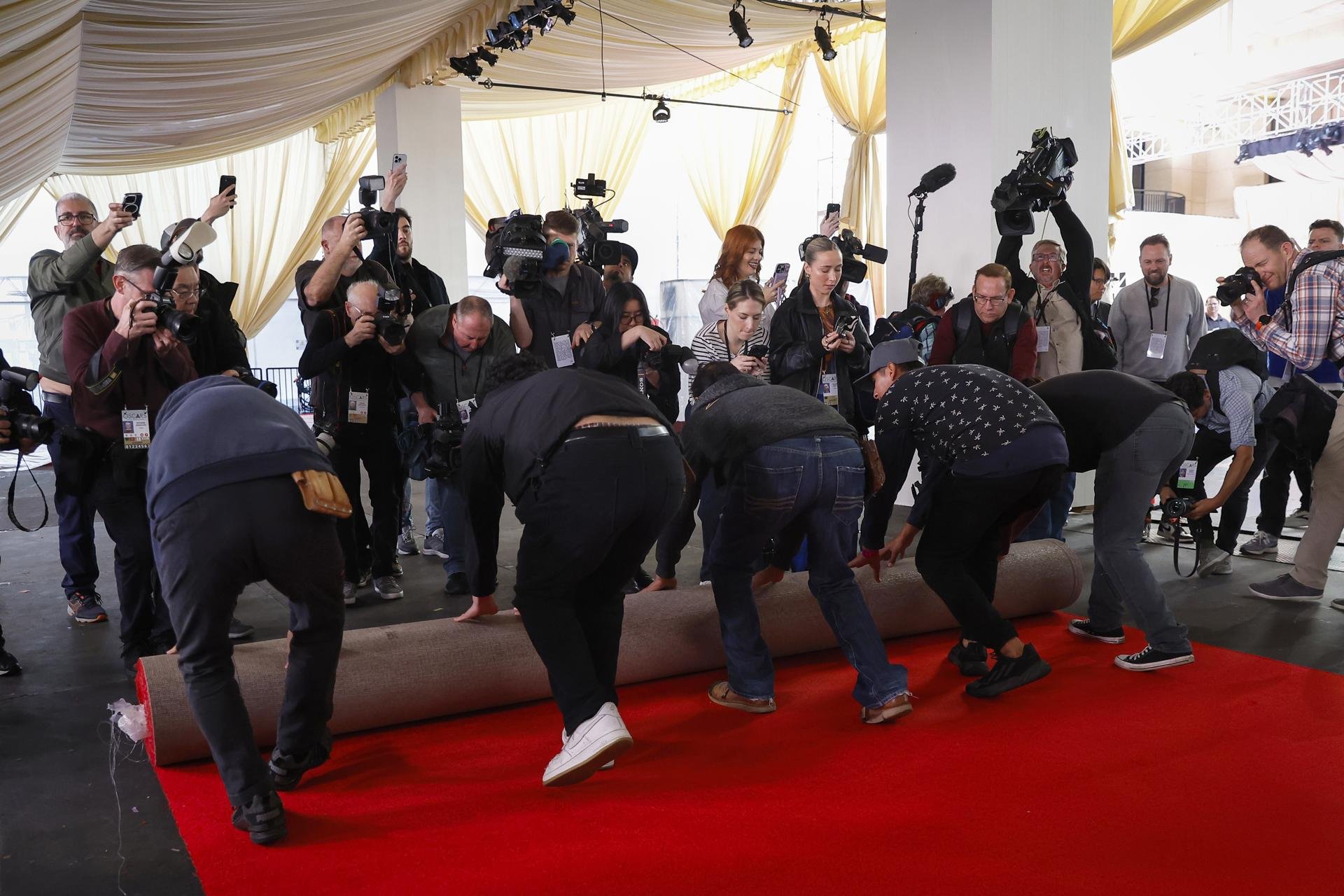 Premios Óscar 2026: La icónica alfombra roja se despliega en Hollywood para la gala del cine