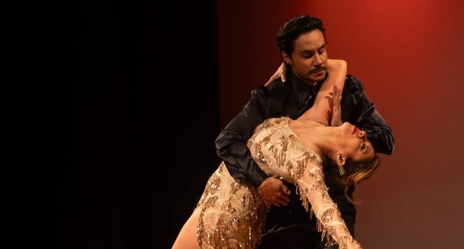 “Al ritmo del corazón”: Una noche de poesía y danza en Teatro Las Máscaras por aniversario de Latidos Dance Academy