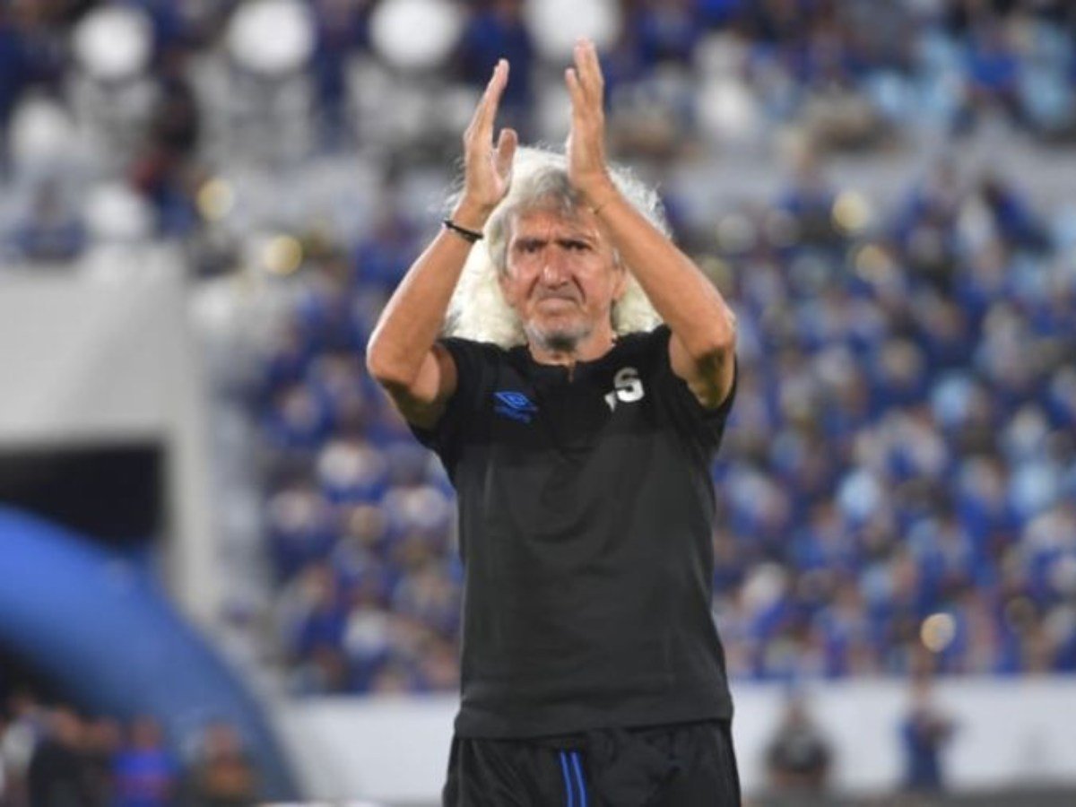 Jorge “Mágico” González cumple 68 años y reafirma su legado en el fútbol salvadoreño