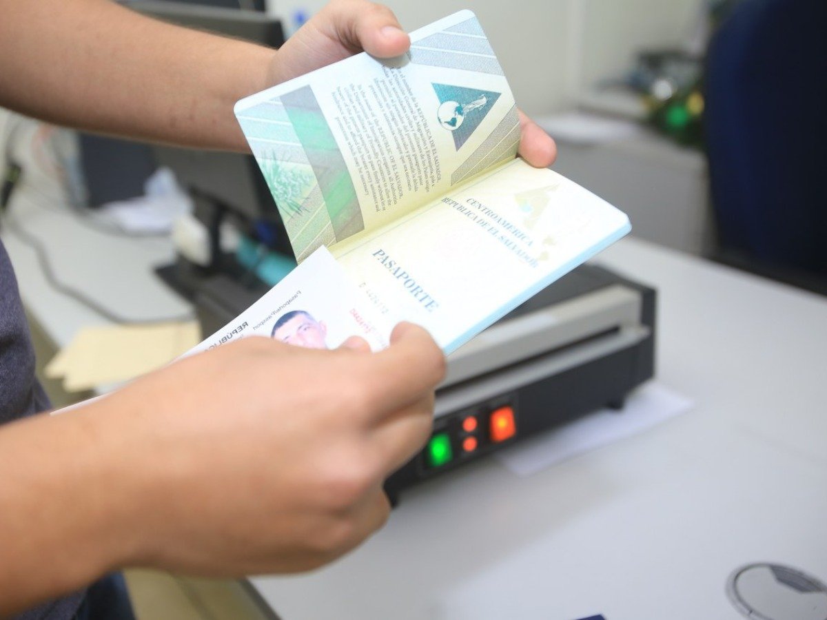 Gobierno propone reformas para facilitar nacionalidad a hijos de salvadoreños nacidos en el extranjero