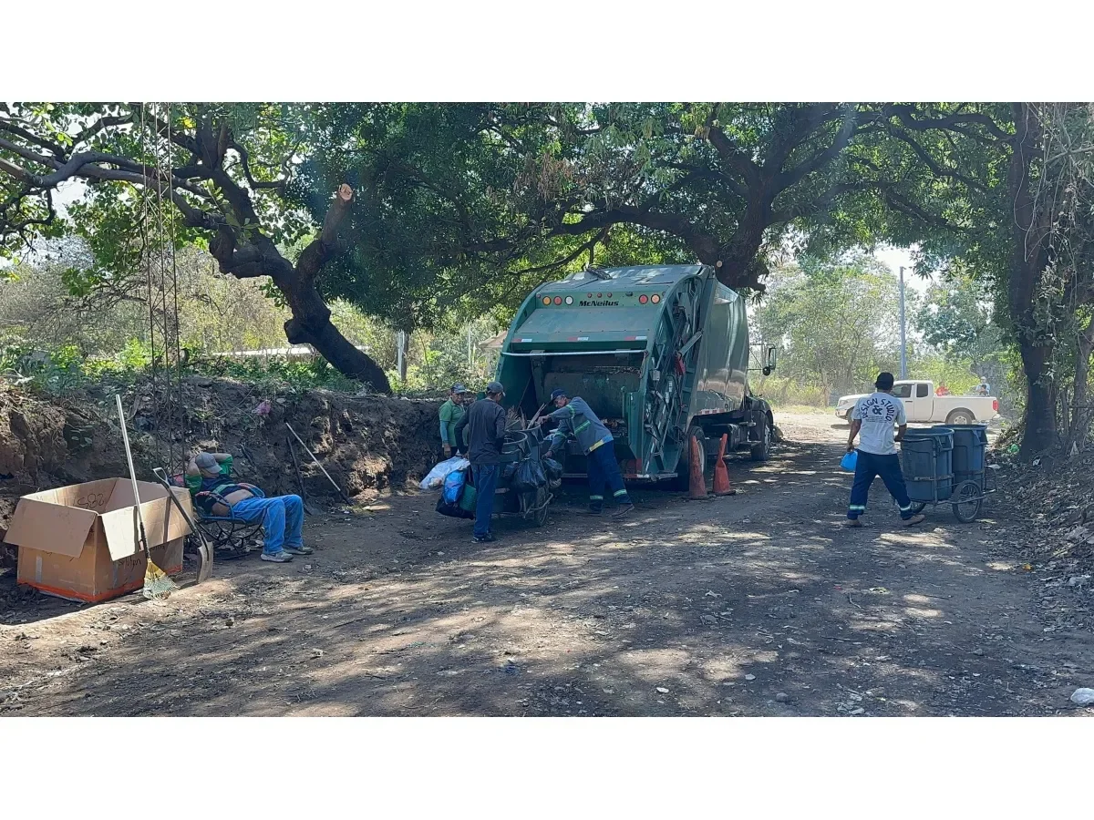 Vecinos de Usulután rechazan traslado de vertedero junto a zona verde residencial Vecinos de Usulután rechazan traslado de vertedero junto a zona verde residencial