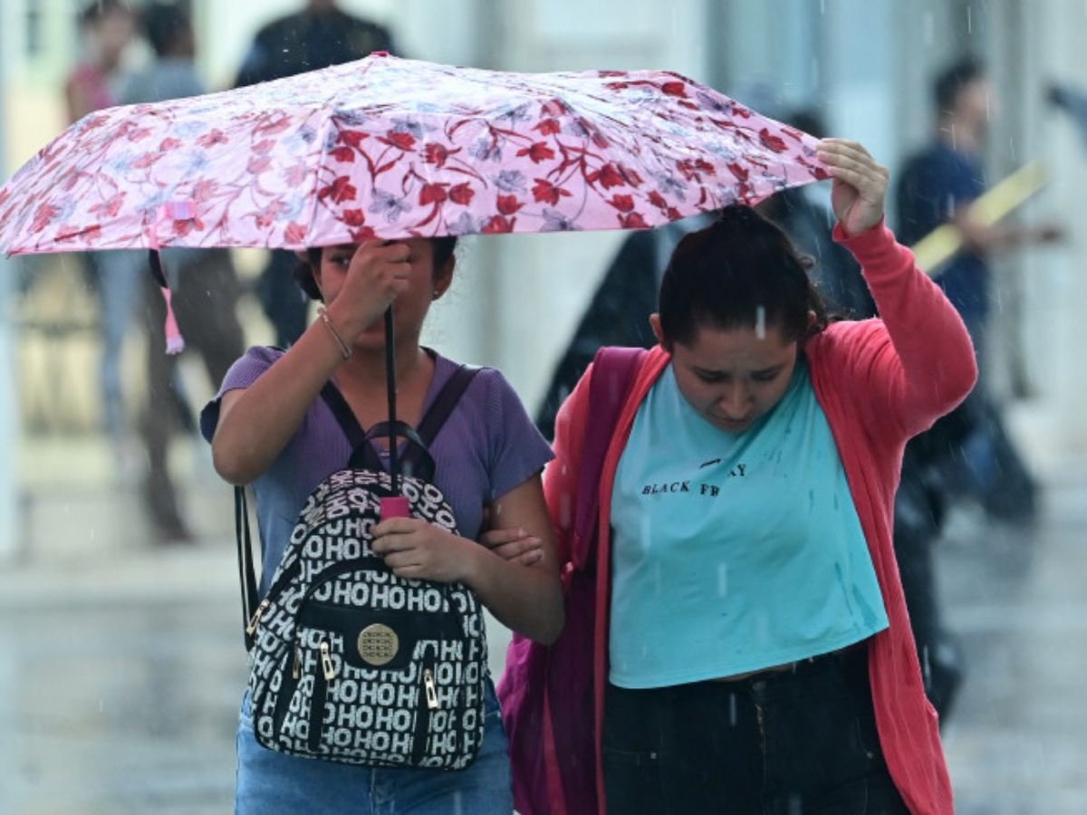 El Salvador enfrentará lluvias dispersas y oleaje elevado este fin de semana, advierte MARN