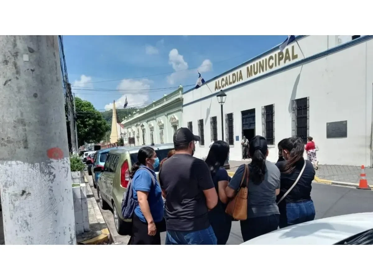 Pequeños comercios en La Libertad Sur enfrentan retrasos en licencias de funcionamiento