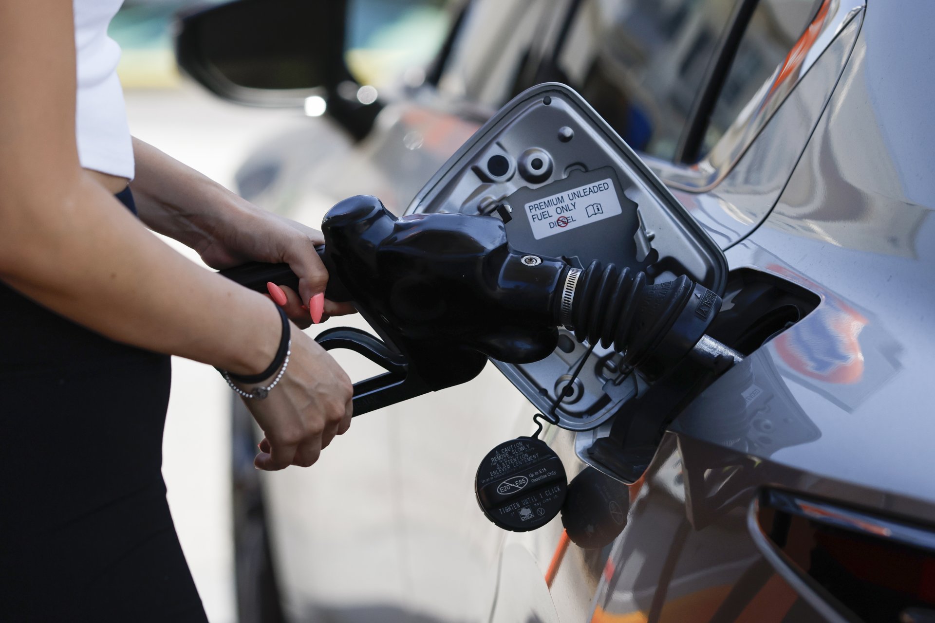 Precios de gasolina y diésel en EE. UU. continúan en alza por conflicto en Medio Oriente