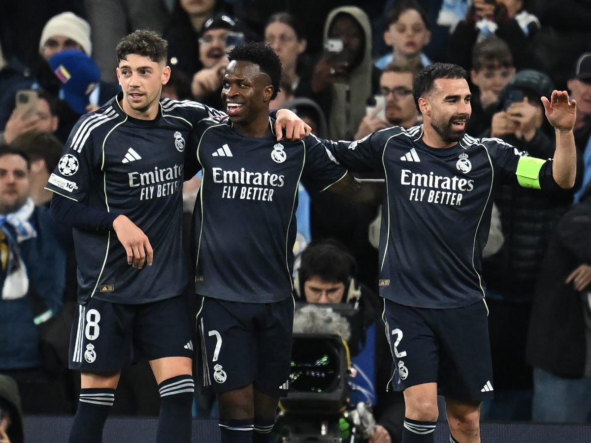 Real Madrid avanza a cuartos de final de Champions tras victoria en Manchester