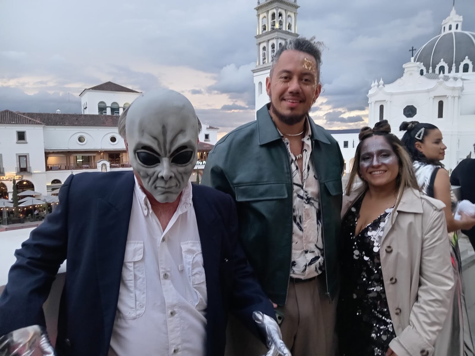 Javier Borrayo estrena en Guatemala \'Los Imaginarios\' con un toque galáctico en su premier