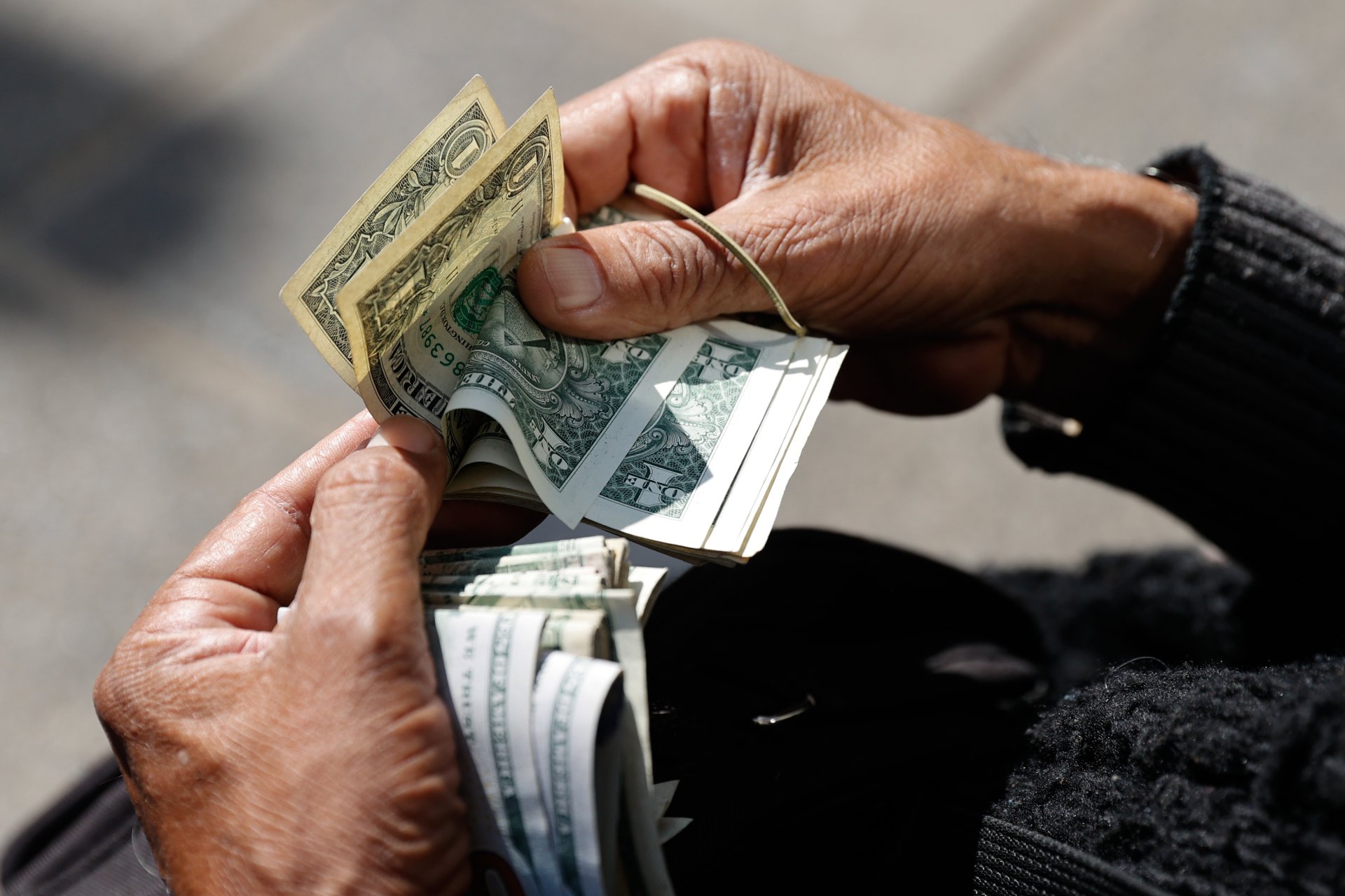 Nueva York evalúa reembolsar hasta US$500 a sus residentes por aumento en tarifas de servicios básicos