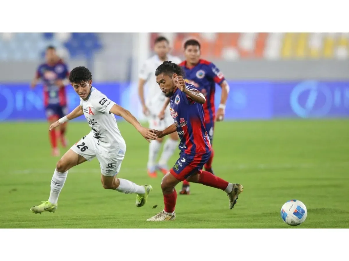 Alianza FC asegura victoria en casa ante Cacahuatique con marcador 2-1