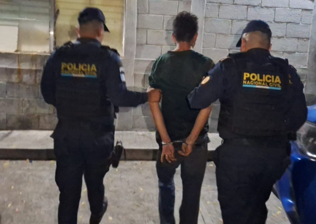 PNC recupera camión robado en ruta al Atlántico y captura a un sospechoso en Zacapa