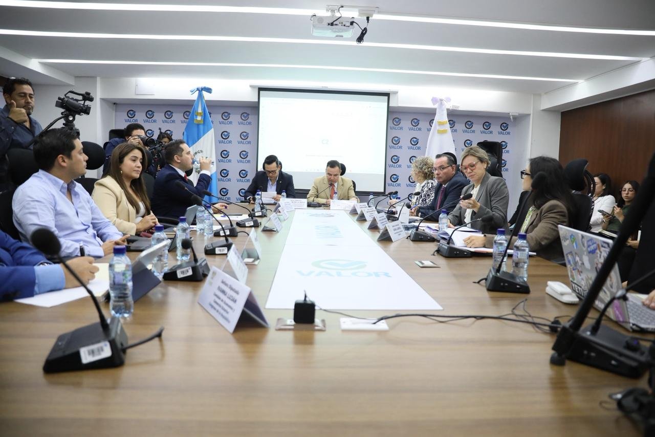 Diputados guatemaltecos advierten riesgos constitucionales en acuerdo arancelario con EE. UU.