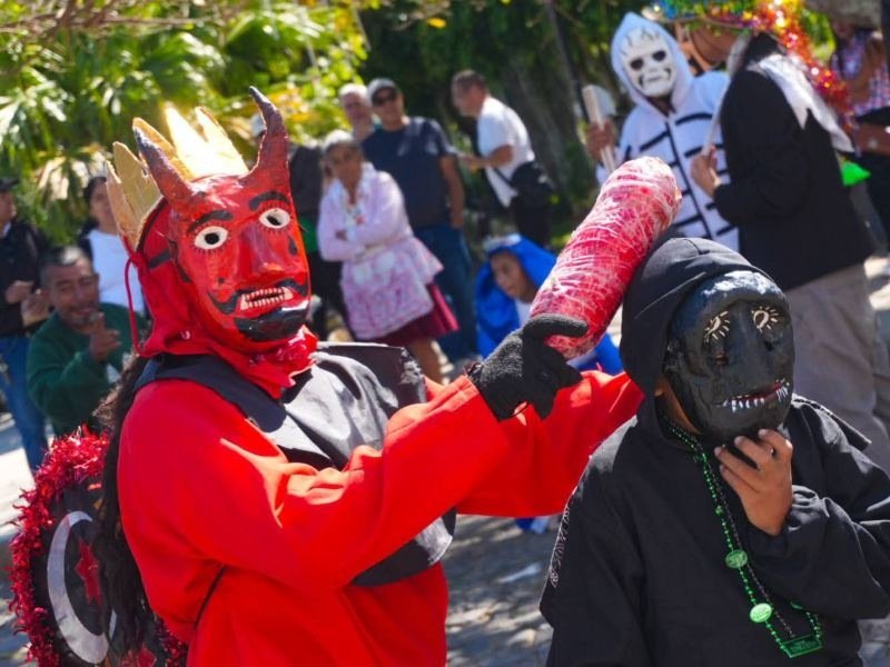 Las danzas tradicionales del toro Lucero, rey Herodes y pastorelas mantienen viva la cultura en Ataco
